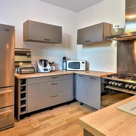 Holiday home In With Kitchen *